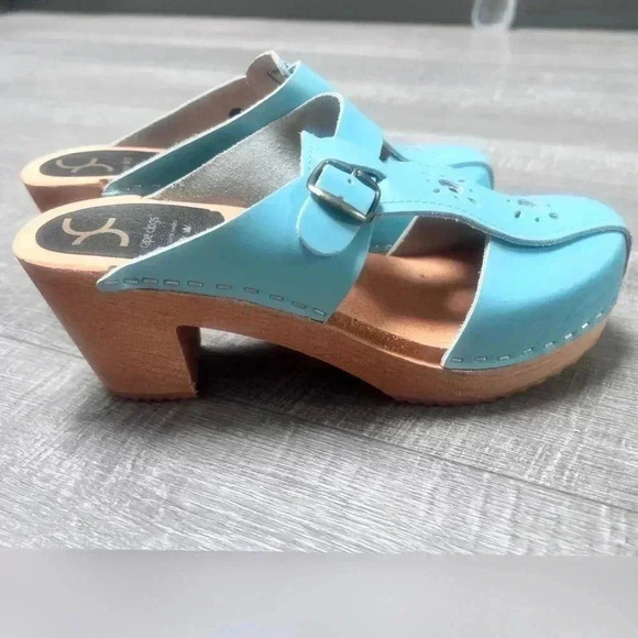 Cape Clog Light Blue Boho Clog with Cutouts NEW - Picture 2 of 4